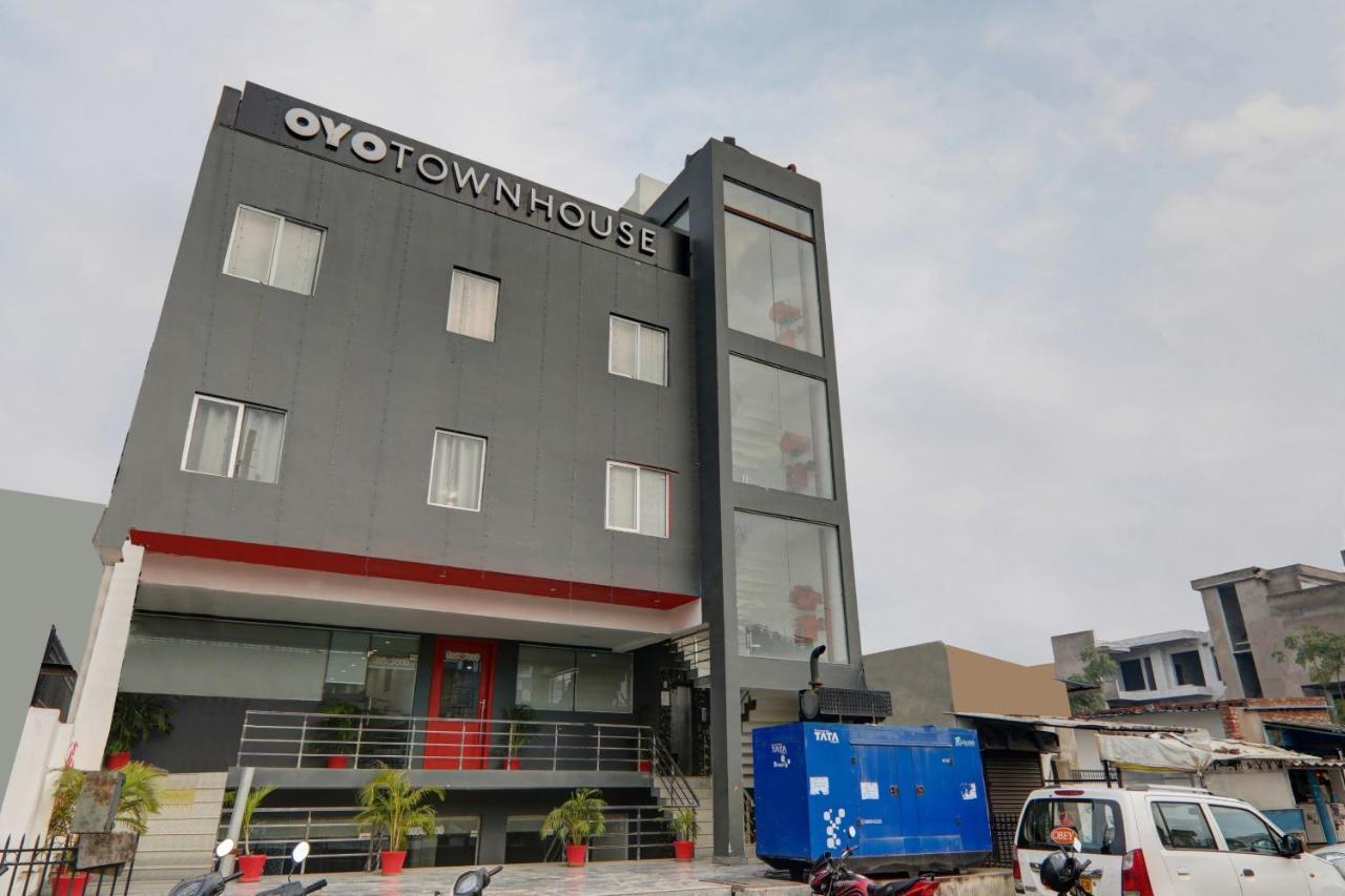 Townhouse The Shubham Hotel Bijnaur Ngoại thất bức ảnh